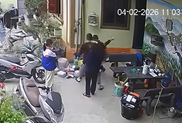 Bắc Ninh: Con g&aacute;i bị đ&aacute;nh, bố lao đến nh&agrave; đ&aacute;nh b&eacute; trai 11 tuổi- Ảnh 1.