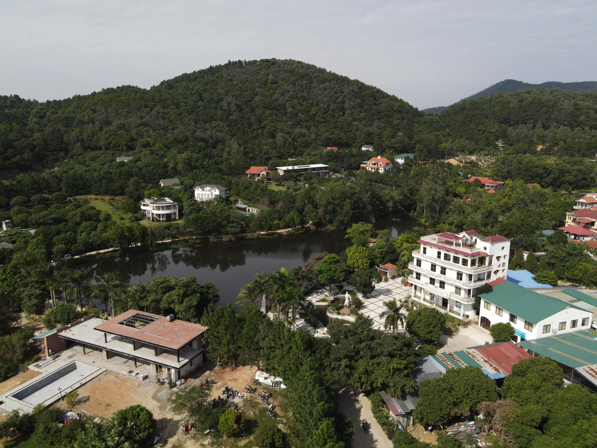 Viện dưỡng l&atilde;o nội tr&uacute; duy nhất giữa rừng th&ocirc;ng: C&aacute;ch trung t&acirc;m H&agrave; Nội 40km, gi&aacute; từ 300.000đ/ng&agrave;y- Ảnh 1.