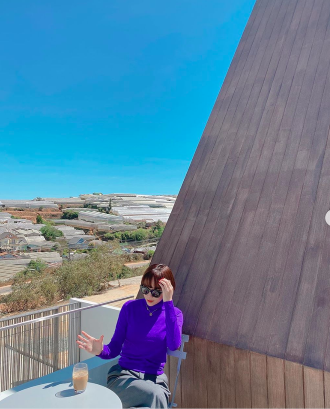 Tóc Tiên trở về biệt thự- Ảnh 8. Tóc Tiên trở về biệt thự- Ảnh 8.