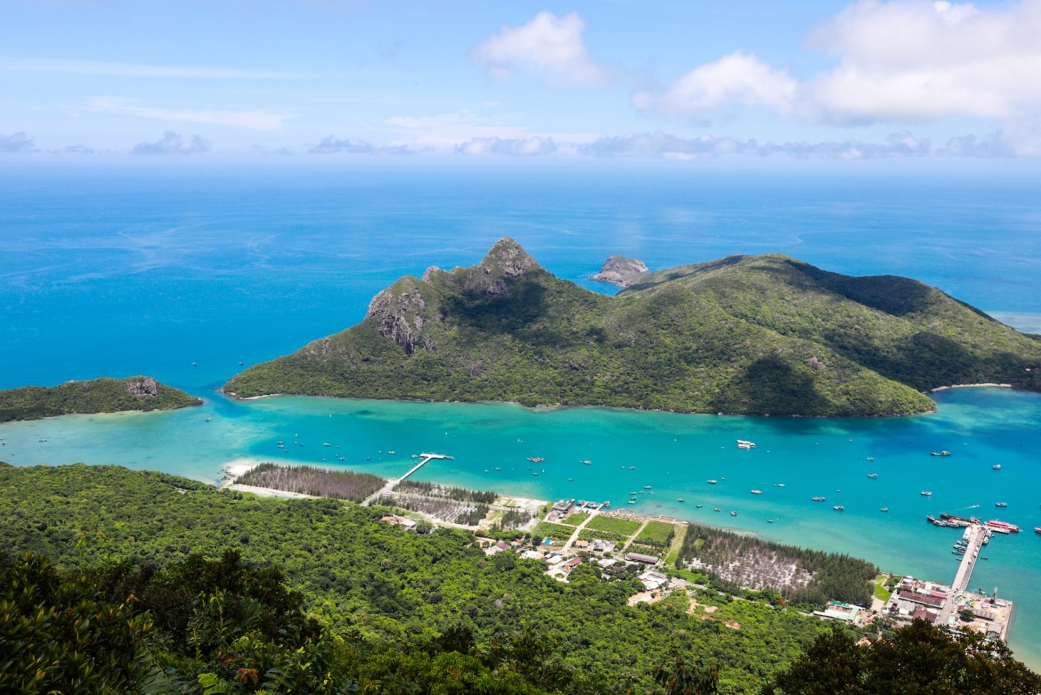 Kh&ocirc;ng phải Ph&uacute; Quốc, đ&acirc;y mới l&agrave; h&ograve;n đảo Việt Nam được tạp ch&iacute; Mỹ xếp hạng "top điểm nghỉ dưỡng trăng mật h&agrave;ng đầu thế giới": Tổng thu du lịch 2025 l&ecirc;n tới 3.000 tỷ đồng- Ảnh 4.