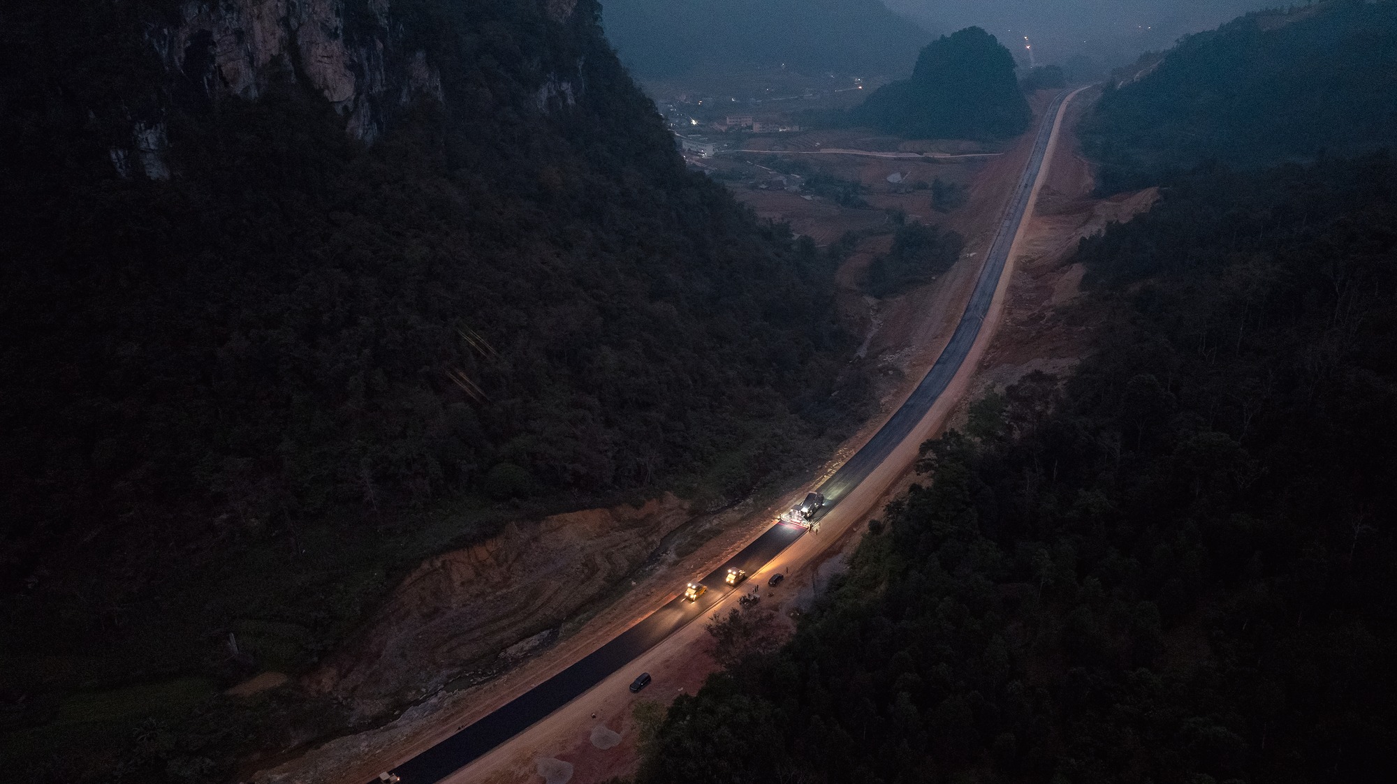 Ph&aacute;t hiện hiện tượng đặc biệt khi thi c&ocirc;ng cao tốc nối Lạng Sơn - Cao Bằng, 3.000 người Việt Nam quyết b&aacute;m trụ, xuất hiện kỳ t&iacute;ch lớn- Ảnh 2.