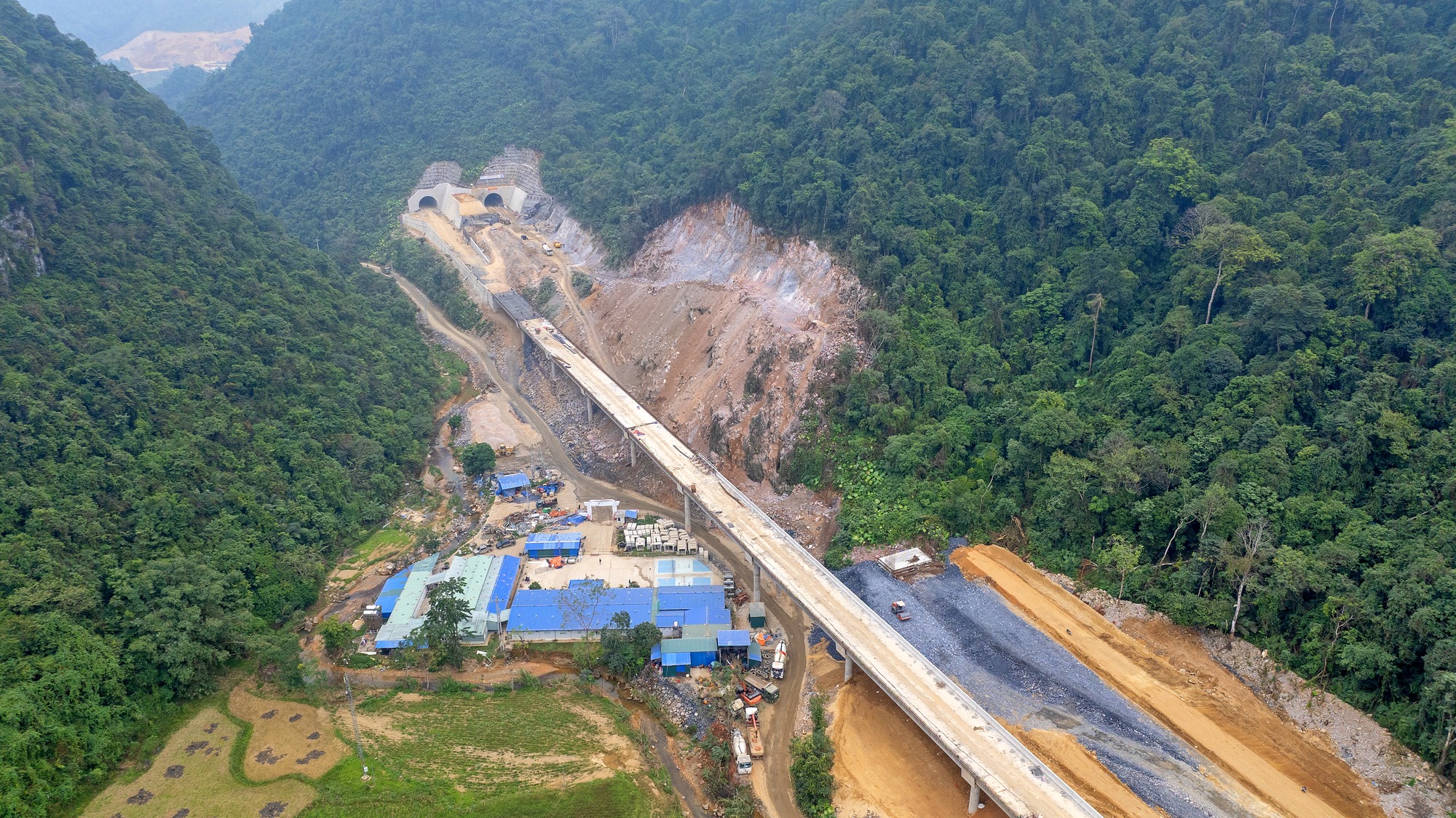 Ph&aacute;t hiện hiện tượng đặc biệt khi thi c&ocirc;ng cao tốc nối Lạng Sơn - Cao Bằng, 3.000 người Việt Nam quyết b&aacute;m trụ, xuất hiện kỳ t&iacute;ch lớn- Ảnh 1.