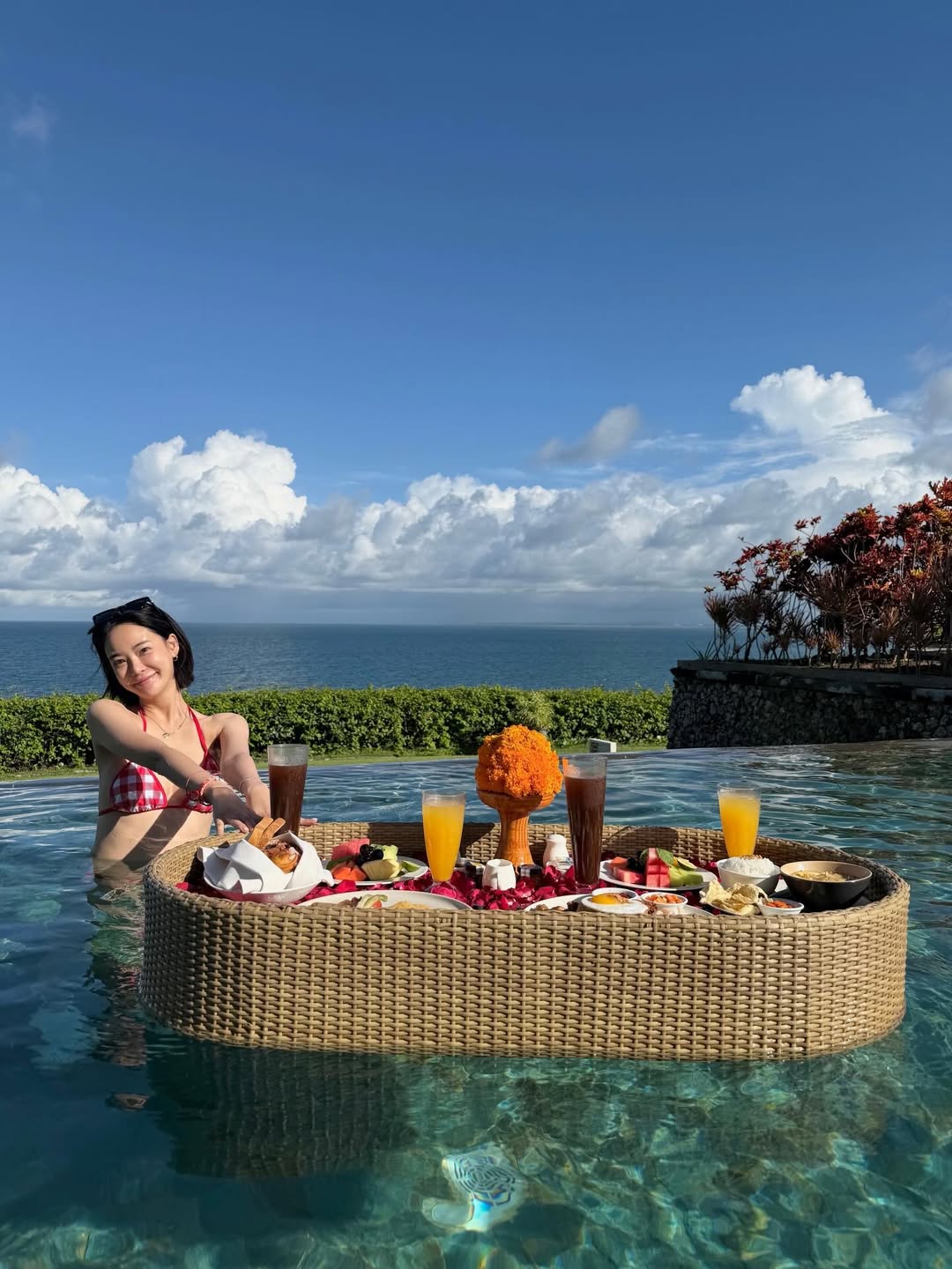 T&igrave;nh tin đồn G-Dragon thả d&aacute;ng với bikini, U40 m&agrave; 