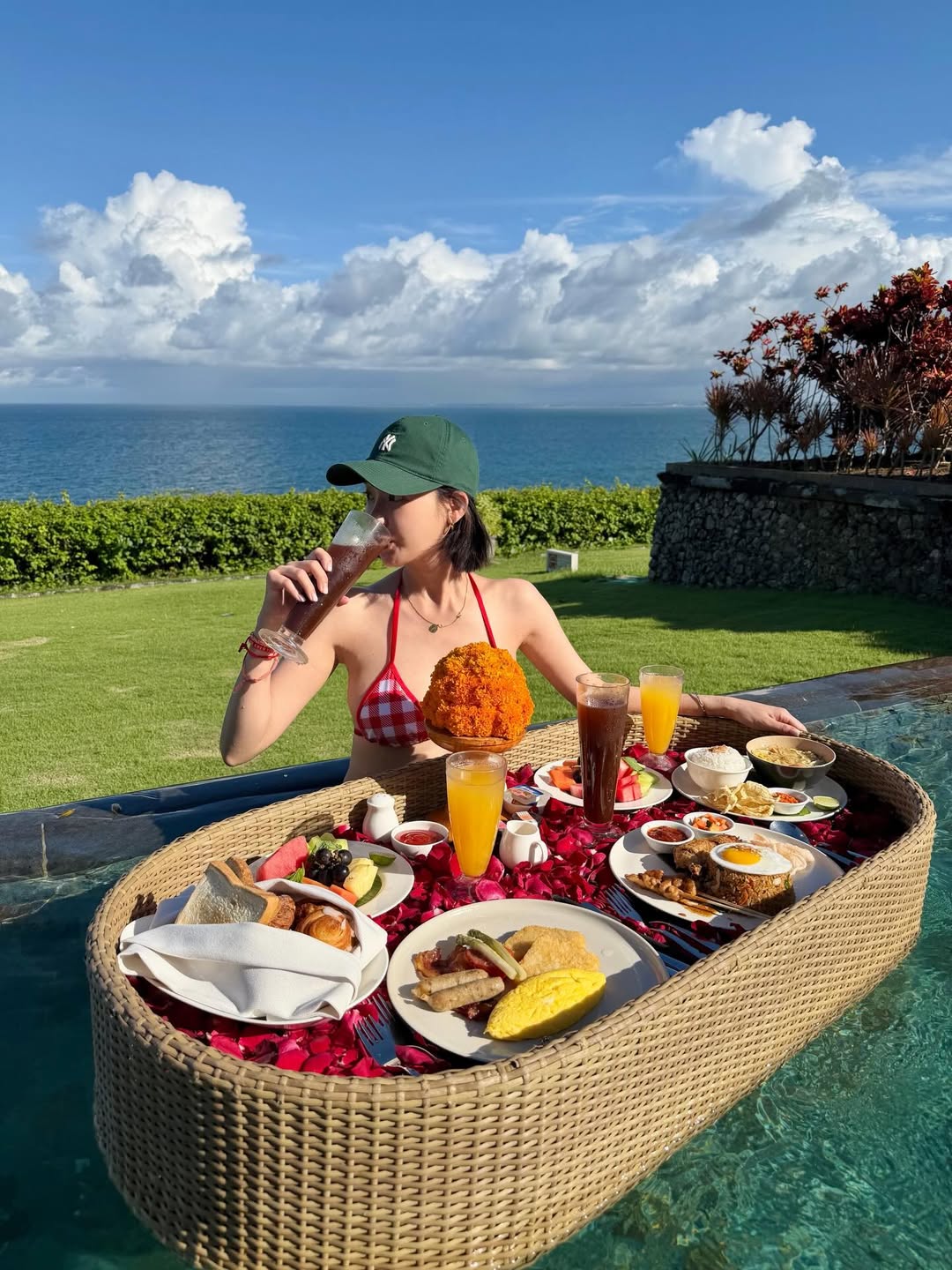 T&igrave;nh tin đồn G-Dragon thả d&aacute;ng với bikini, U40 m&agrave; 