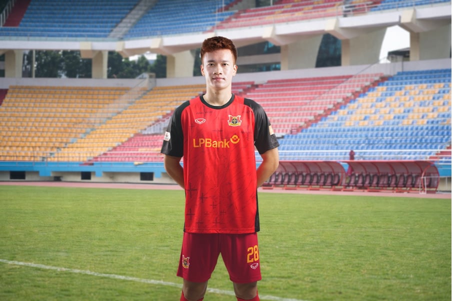 Nguyễn Ho&agrave;ng Đức - Quả B&oacute;ng V&agrave;ng 2025: Từ h&agrave;nh tr&igrave;nh thể thao ấn tượng đến h&igrave;nh ảnh đại sứ thương hiệu LPBank- Ảnh 1.