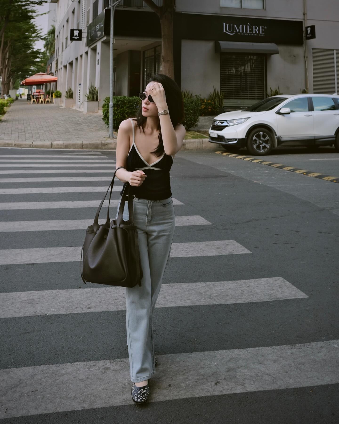 Blogger L&ecirc; H&agrave; Tr&uacute;c thường xuy&ecirc;n diện 4 c&ocirc;ng thức chuẩn thanh lịch, bảo sao cao dưới 1m60 nhưng lu&ocirc;n mặc đẹp xuất sắc- Ảnh 7.