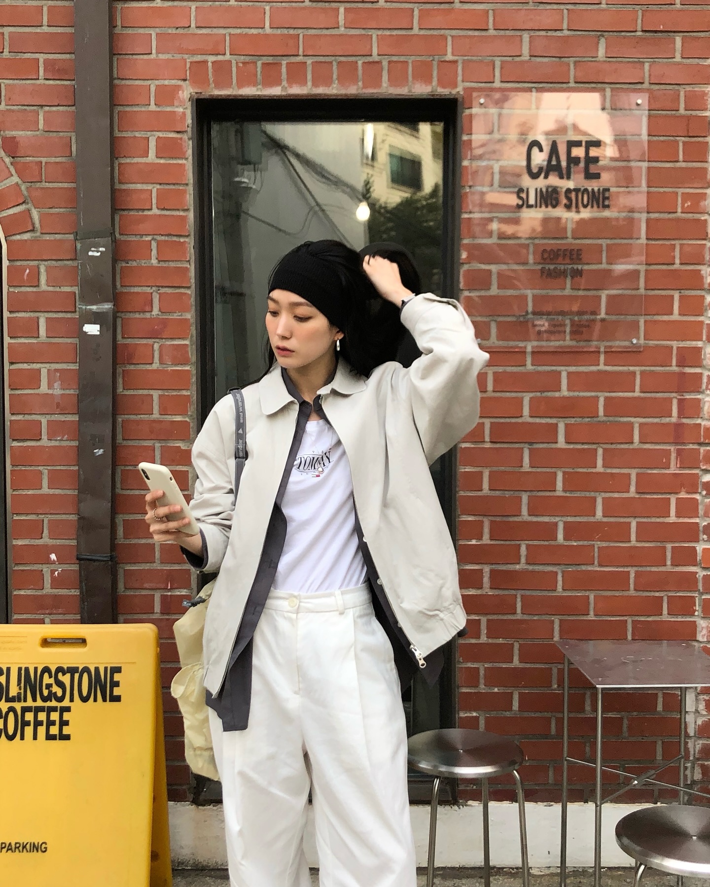 Style của chị em sẽ trẻ trung hẳn ra nhờ 5 c&ocirc;ng thức mặc quần s&aacute;ng m&agrave;u- Ảnh 7.