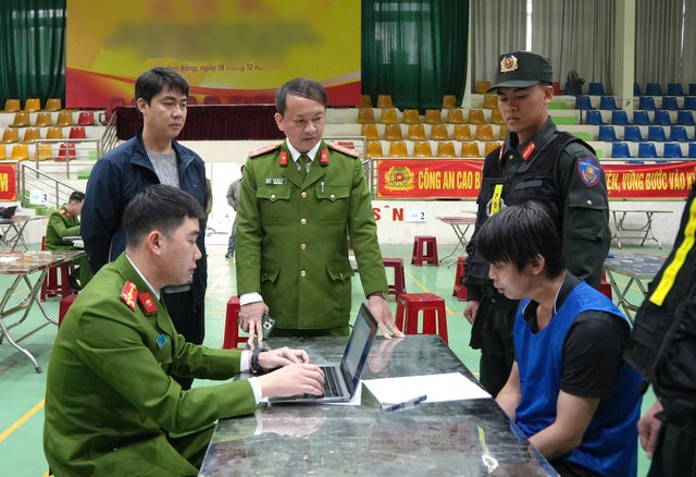 Di l&yacute; 68 người trong đường d&acirc;y lừa đảo qua "app t&igrave;nh cảm" với số tiền h&agrave;ng trăm tỷ đồng- Ảnh 3.