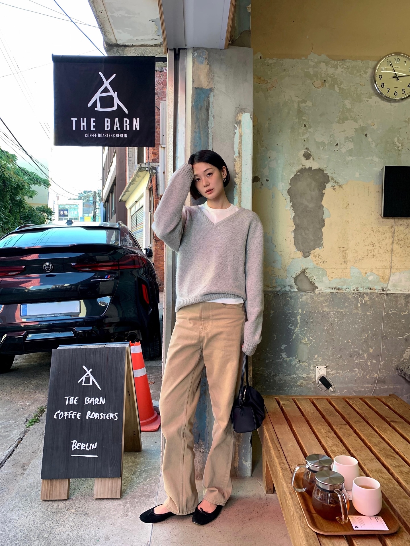 Style của chị em sẽ trẻ trung hẳn ra nhờ 5 c&ocirc;ng thức mặc quần s&aacute;ng m&agrave;u- Ảnh 9.