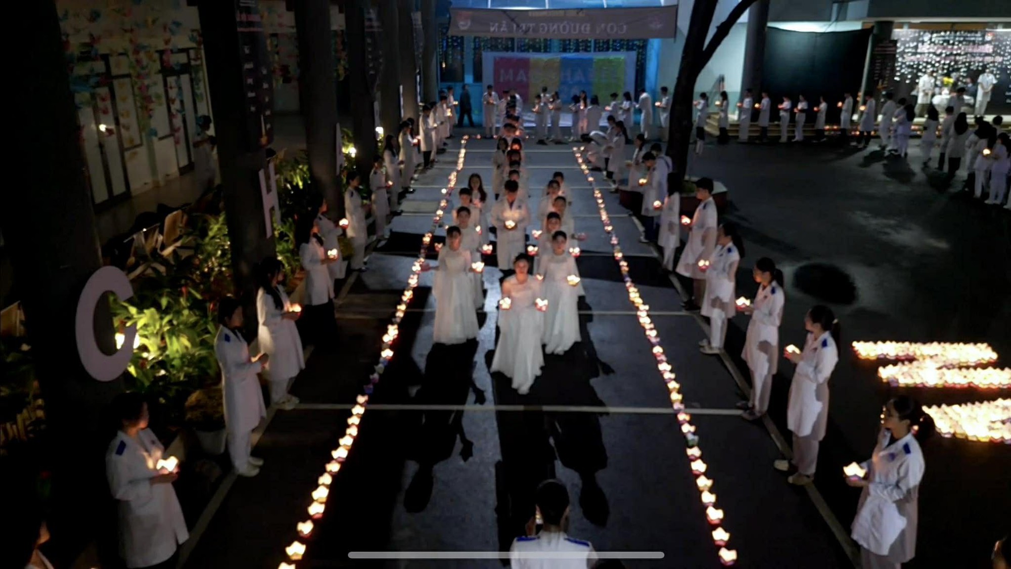 Lễ hội nh&igrave;n qua khiến nhiều người "nổi da g&agrave;" tại một trường ĐH: C&acirc;u chuyện đằng sau lại qu&aacute; &yacute; nghĩa!- Ảnh 9.