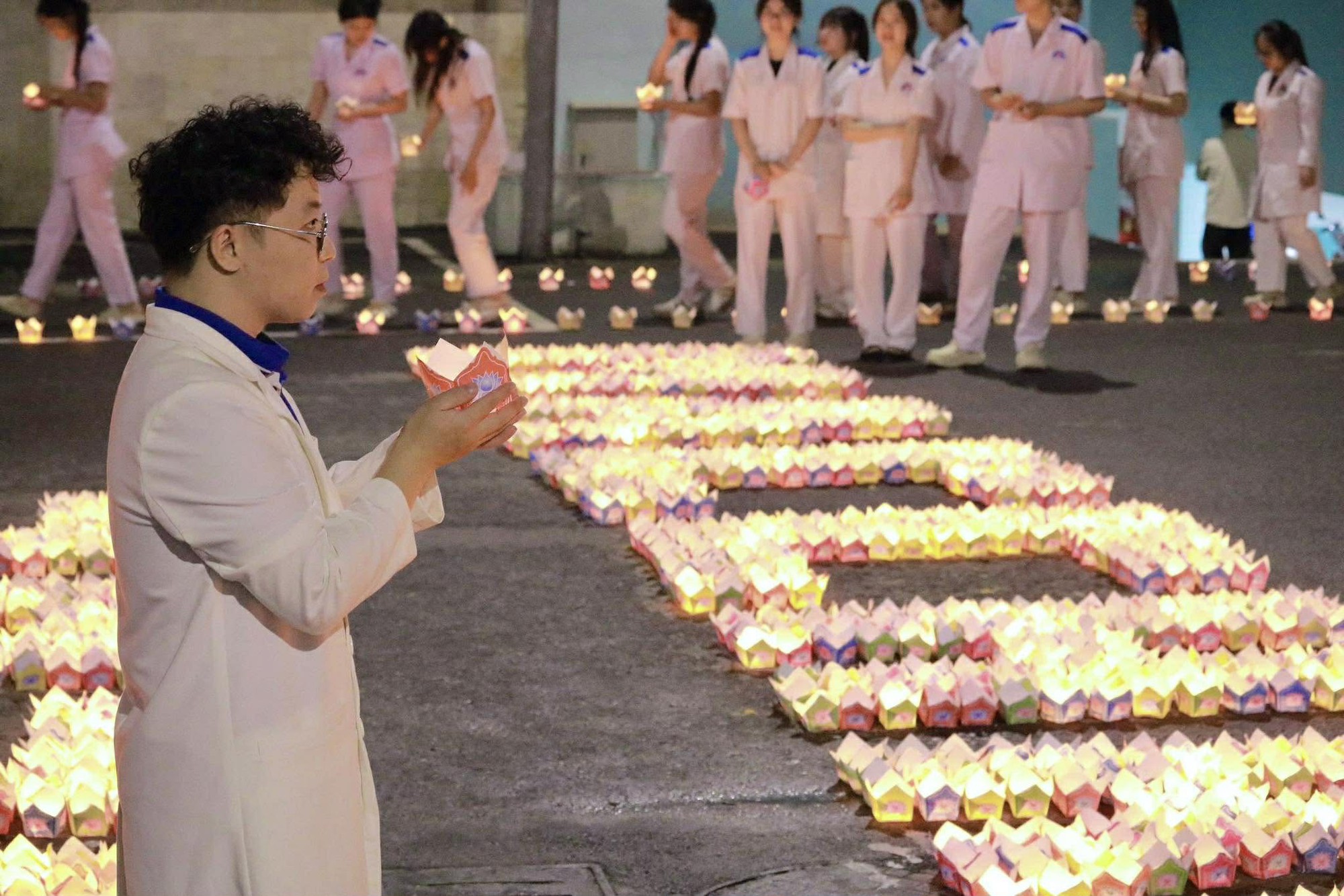Lễ hội nh&igrave;n qua khiến nhiều người "nổi da g&agrave;" tại một trường ĐH: C&acirc;u chuyện đằng sau lại qu&aacute; &yacute; nghĩa!- Ảnh 22.