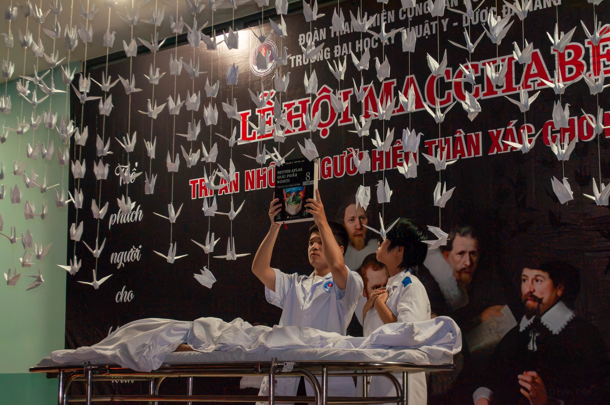 Lễ hội nh&igrave;n qua khiến nhiều người "nổi da g&agrave;" tại một trường ĐH: C&acirc;u chuyện đằng sau lại qu&aacute; &yacute; nghĩa!- Ảnh 12.