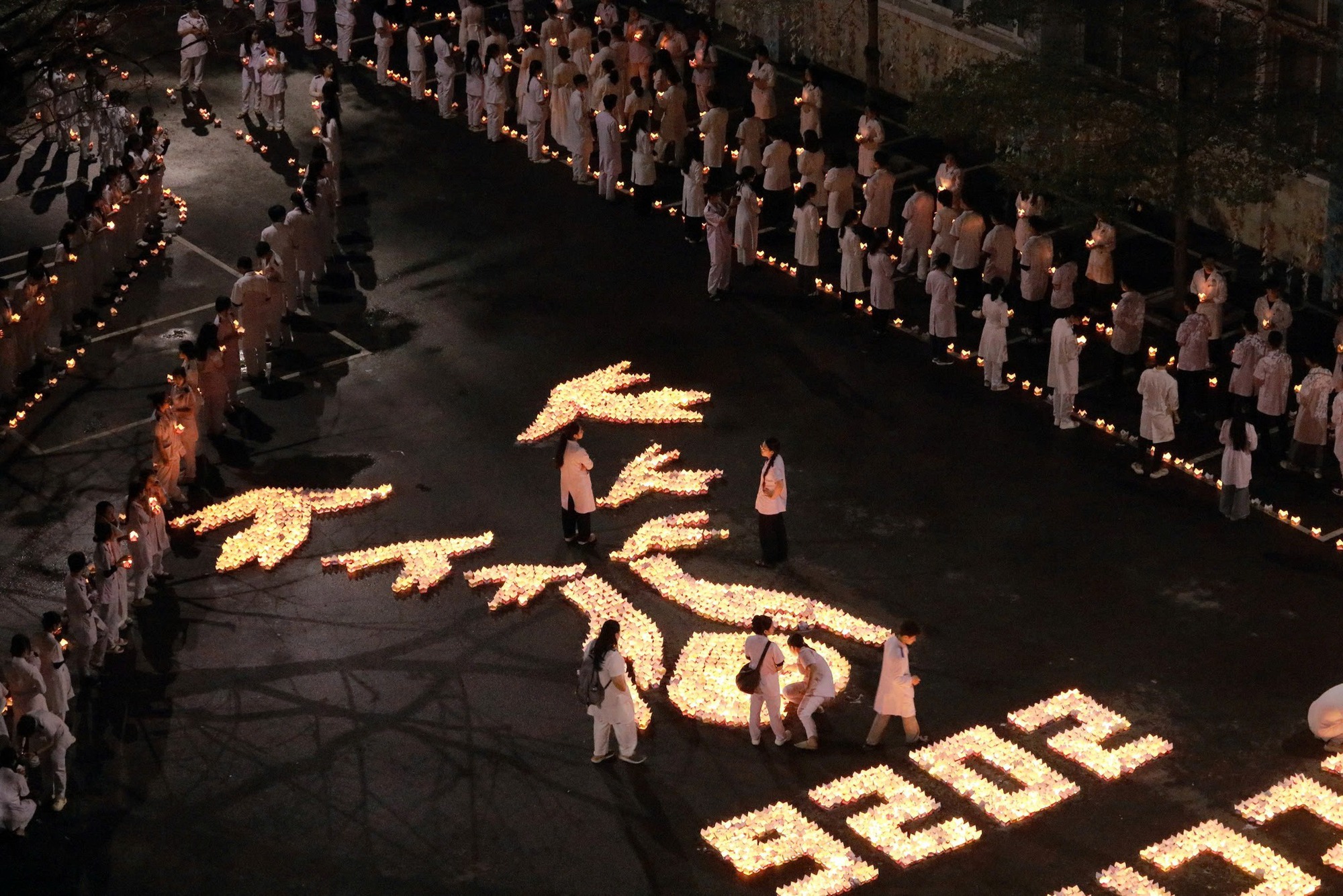 Lễ hội nh&igrave;n qua khiến nhiều người "nổi da g&agrave;" tại một trường ĐH: C&acirc;u chuyện đằng sau lại qu&aacute; &yacute; nghĩa!- Ảnh 5.