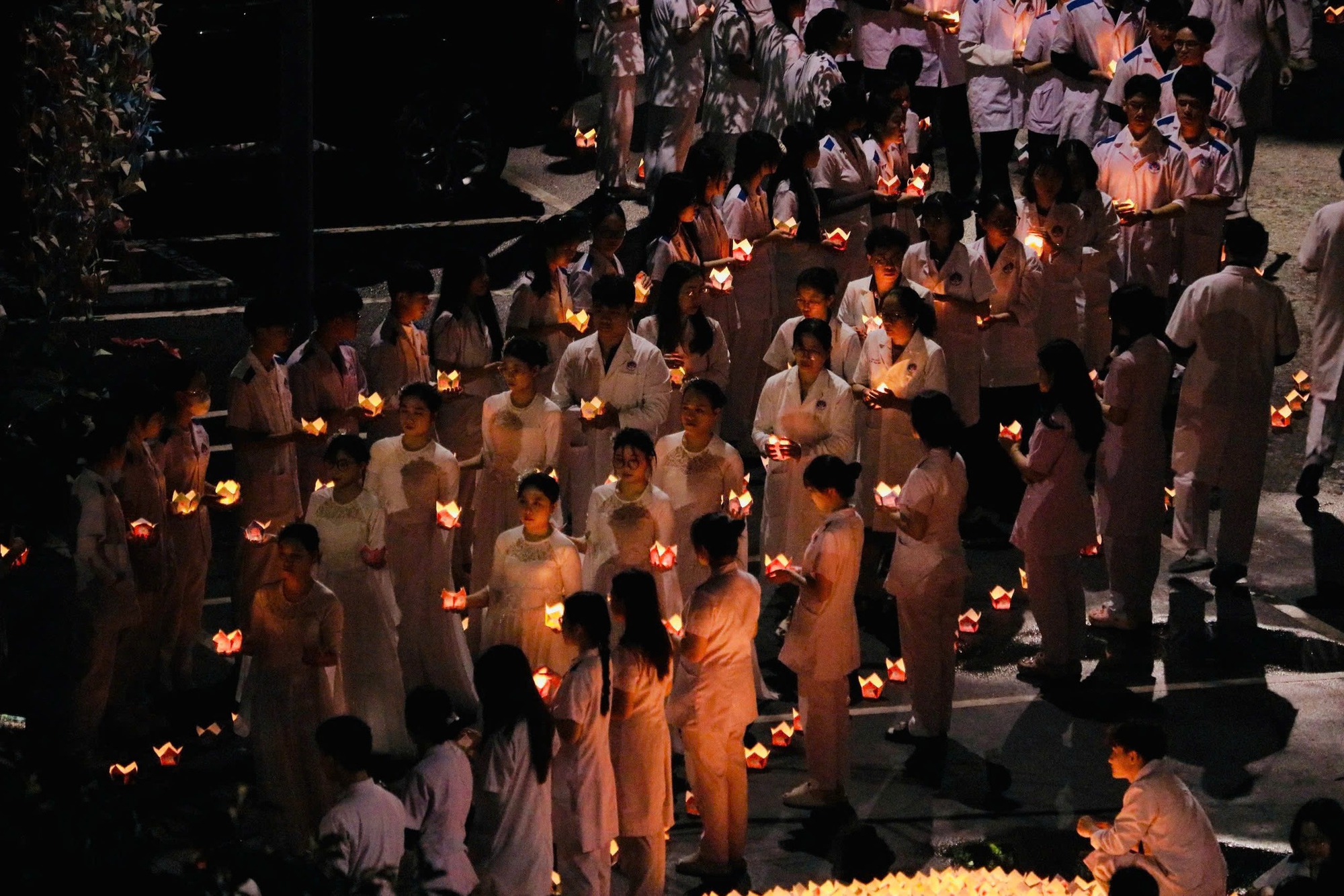 Lễ hội nh&igrave;n qua khiến nhiều người "nổi da g&agrave;" tại một trường ĐH: C&acirc;u chuyện đằng sau lại qu&aacute; &yacute; nghĩa!- Ảnh 3.