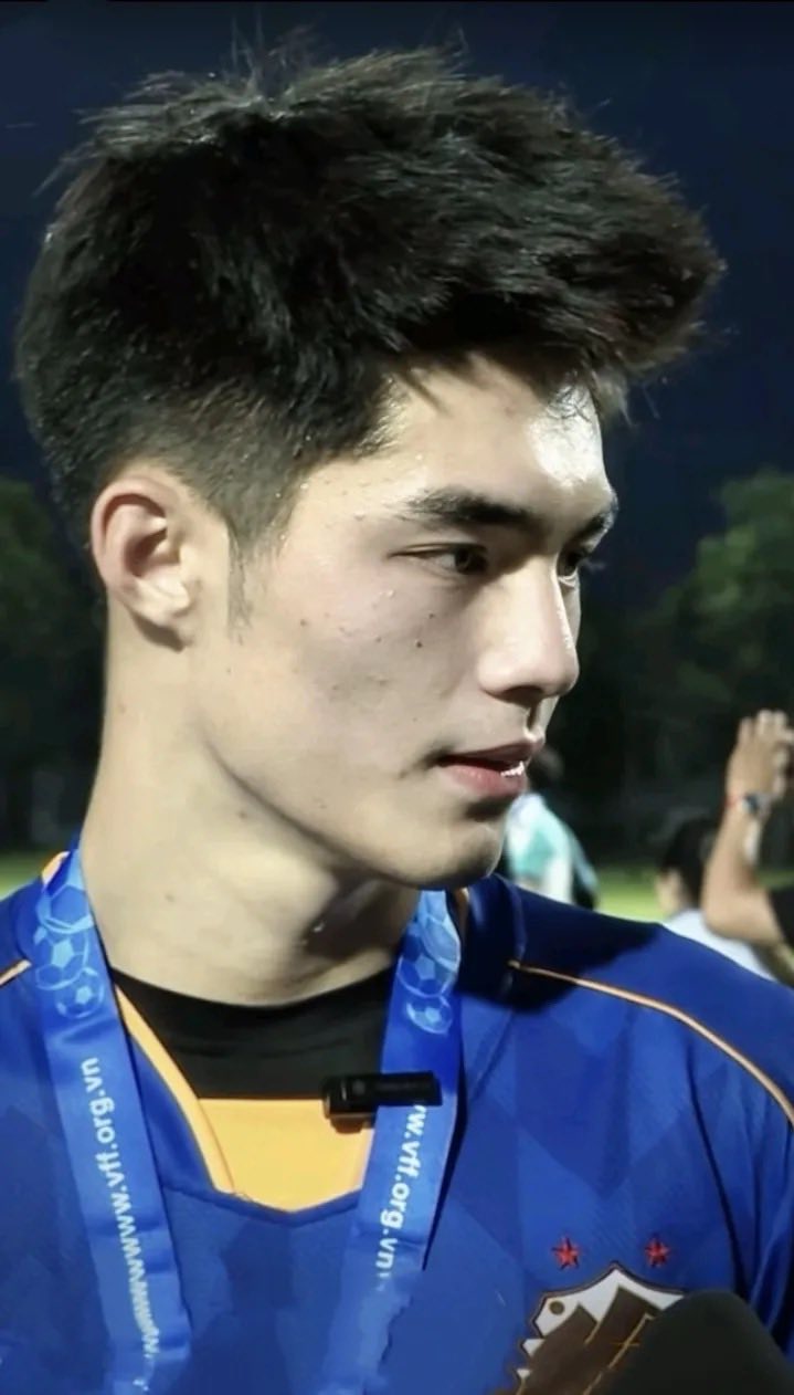 Thủ m&ocirc;n hotboy Trần Trung Ki&ecirc;n khoe visual n&eacute;t căng, lấy lại phong độ &ldquo;nam thần&rdquo; sau khi sụt 7kg- Ảnh 1.