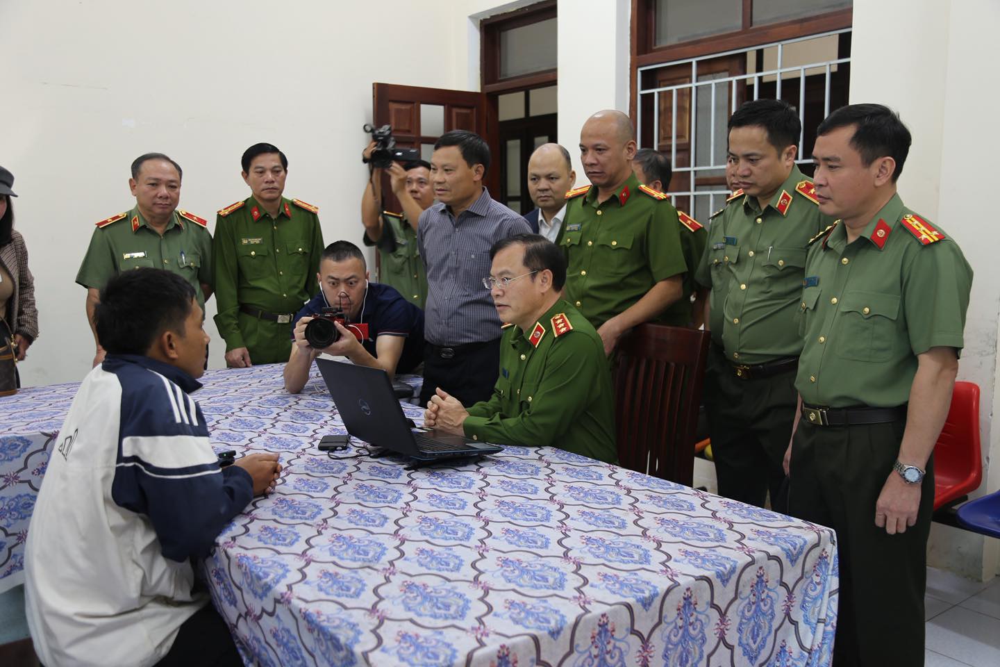 Cận cảnh hiện trường bắt giữ, truy lùng 2 tên cướp ngân hàng Gia Lai của hàng trăm CBCS công an từ 9 đơn vị- Ảnh 5.