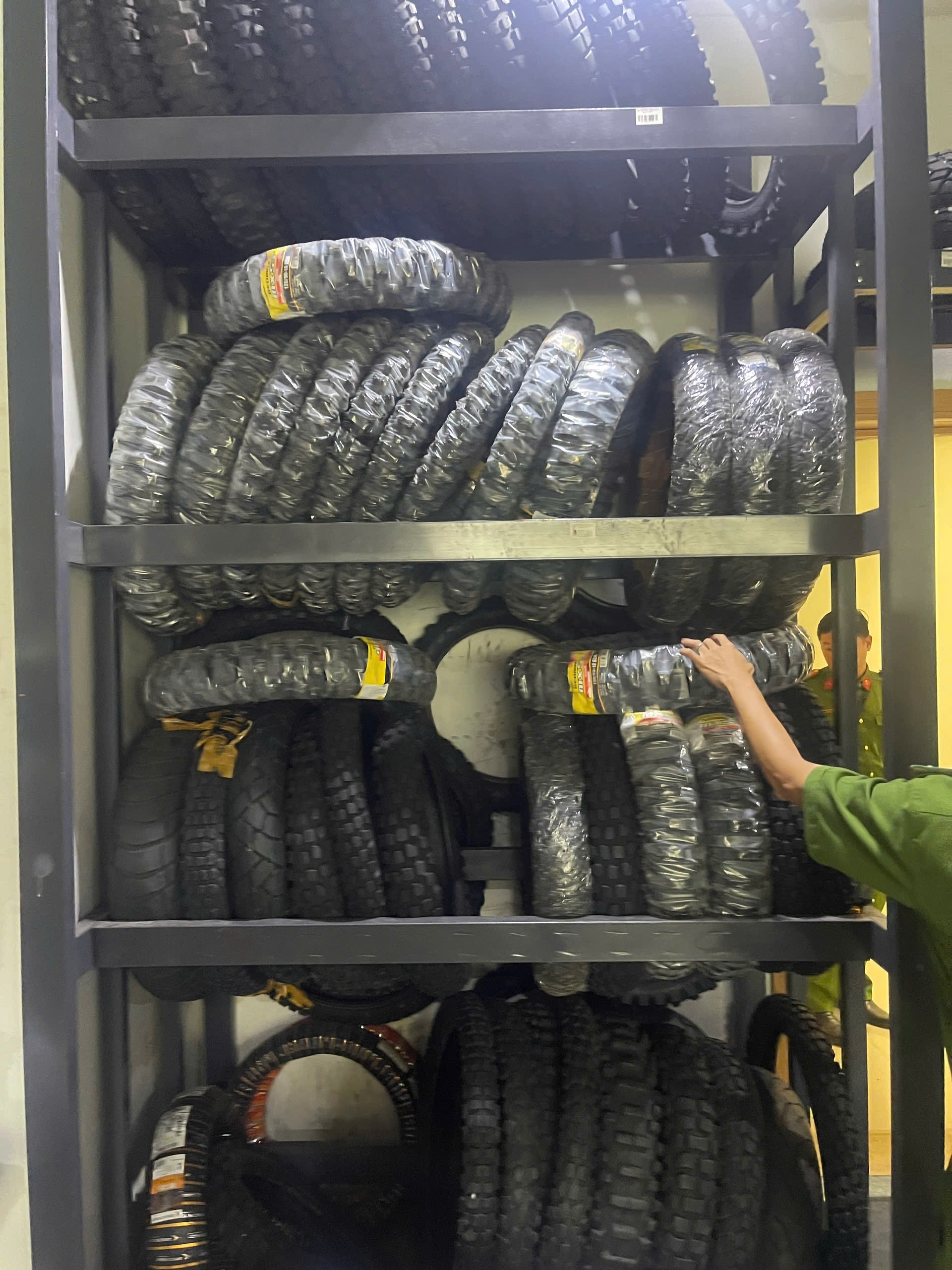 C&ocirc;ng an TPHCM bắt chủ doanh nghiệp Tigit Motorbikes- Ảnh 4.