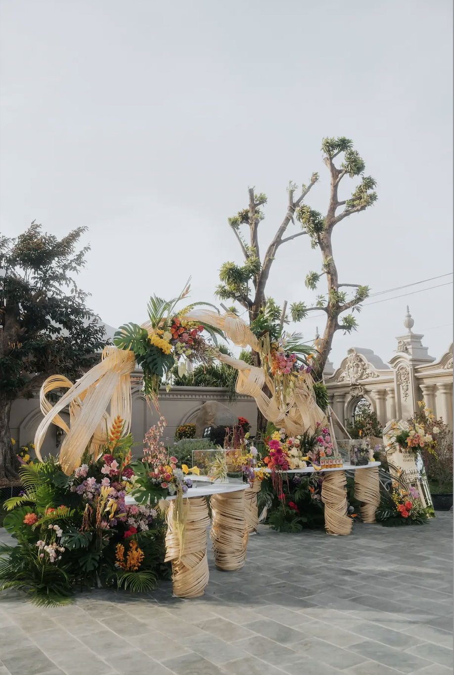 "Cậu cả" Bến Tre cưới vợ: Biệt phủ to nhất vùng được phủ kín bằng 200 loại hoa, cô dâu xinh như công chúa- Ảnh 10.