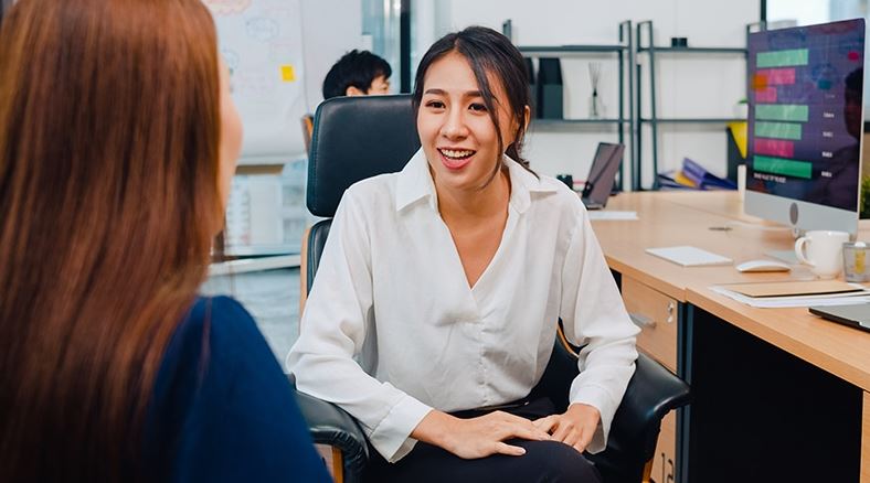 Nh&agrave; tuyển dụng hỏi kh&oacute;: Nếu ph&aacute;t hiện chồng sếp ngoại t&igrave;nh, bạn xử l&yacute; như n&agrave;o?, c&ocirc; g&aacute;i trẻ trả lời 1 c&acirc;u thể hiện EQ cao v&uacute;t!- Ảnh 1.