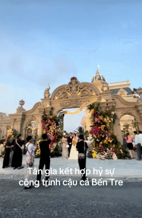 "Cậu cả" Bến Tre cưới vợ: Biệt phủ to nhất vùng được phủ kín bằng 200 loại hoa, cô dâu xinh như công chúa- Ảnh 2.
