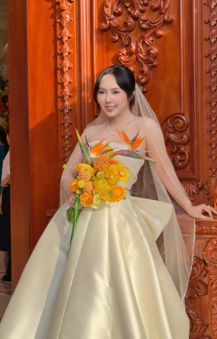 "Cậu cả" Bến Tre cưới vợ: Biệt phủ to nhất vùng được phủ kín bằng 200 loại hoa, cô dâu xinh như công chúa- Ảnh 7.