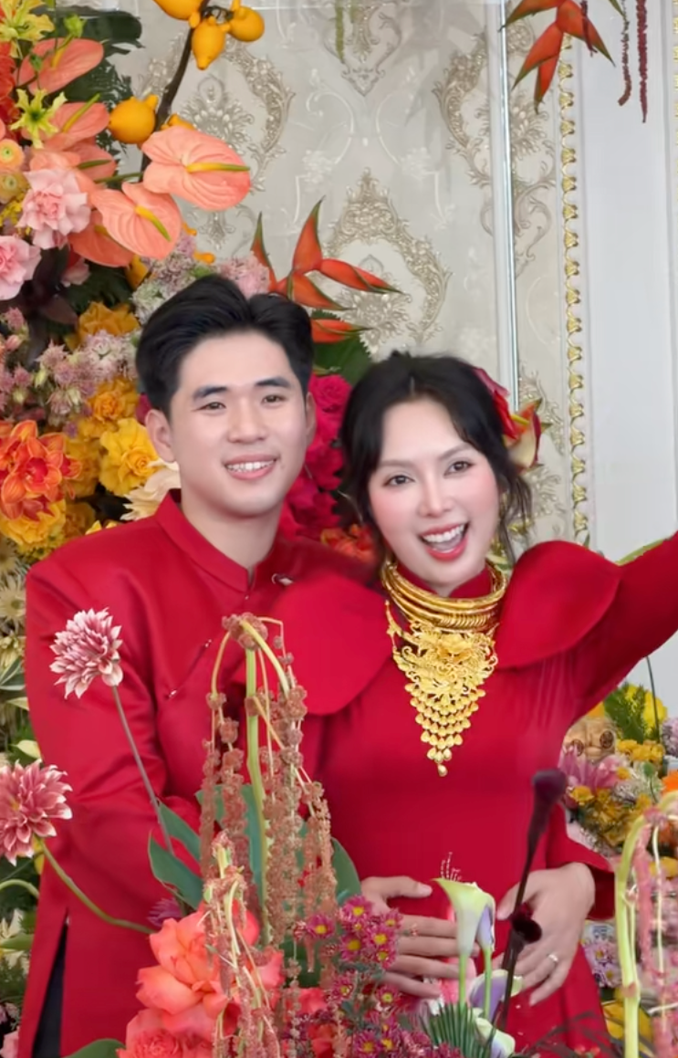 "Cậu cả" Bến Tre cưới vợ: Biệt phủ to nhất vùng được phủ kín bằng 200 loại hoa, cô dâu xinh như công chúa- Ảnh 8.