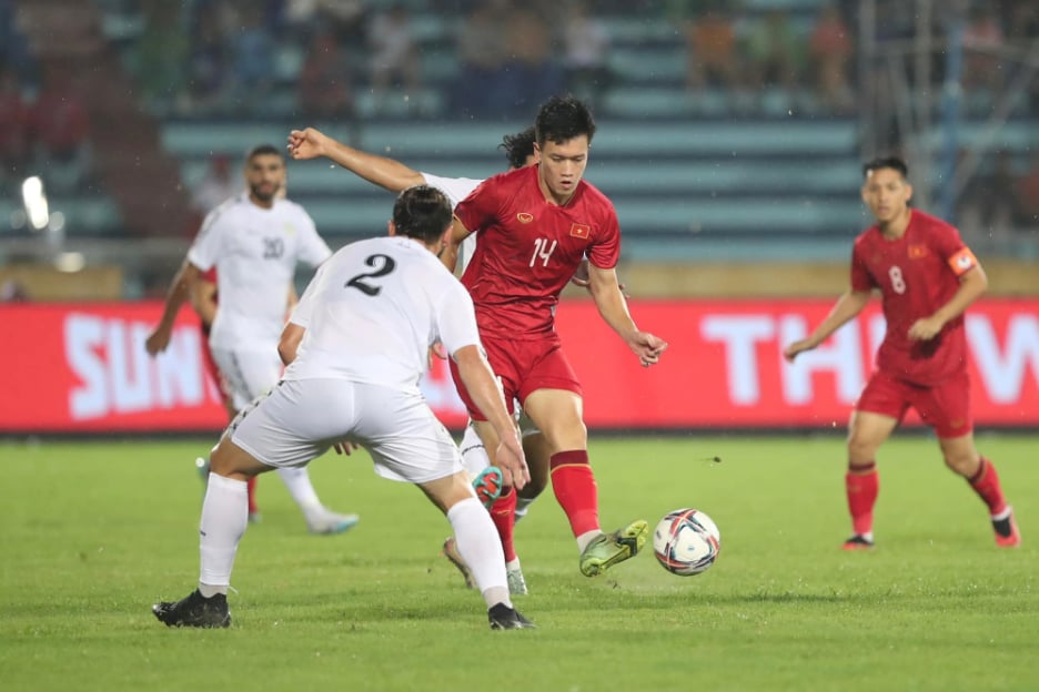 Nguyễn Ho&agrave;ng Đức - Quả B&oacute;ng V&agrave;ng 2025: Từ h&agrave;nh tr&igrave;nh thể thao ấn tượng đến h&igrave;nh ảnh đại sứ thương hiệu LPBank- Ảnh 2.