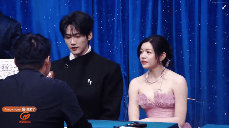 Xôn xao clip cặp sao lệch 19 tuổi thân mật khác thường ở sự kiện, nhà gái vừa trải qua vụ Xôn xao clip cặp sao lệch 19 tuổi thân mật khác thường ở sự kiện, nhà gái vừa trải qua vụ