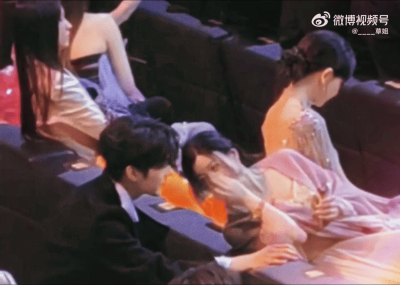 Xôn xao clip cặp sao lệch 19 tuổi thân mật khác thường ở sự kiện, nhà gái vừa trải qua vụ Xôn xao clip cặp sao lệch 19 tuổi thân mật khác thường ở sự kiện, nhà gái vừa trải qua vụ