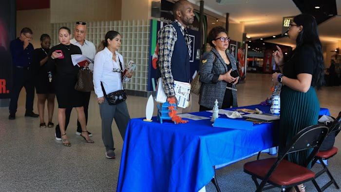 Hơn 100.000 người mất việc chỉ trong 1 th&aacute;ng, l&agrave;n s&oacute;ng thất nghiệp tồi tệ nhất sau gần 2 thập kỷ v&igrave; AI- Ảnh 3.