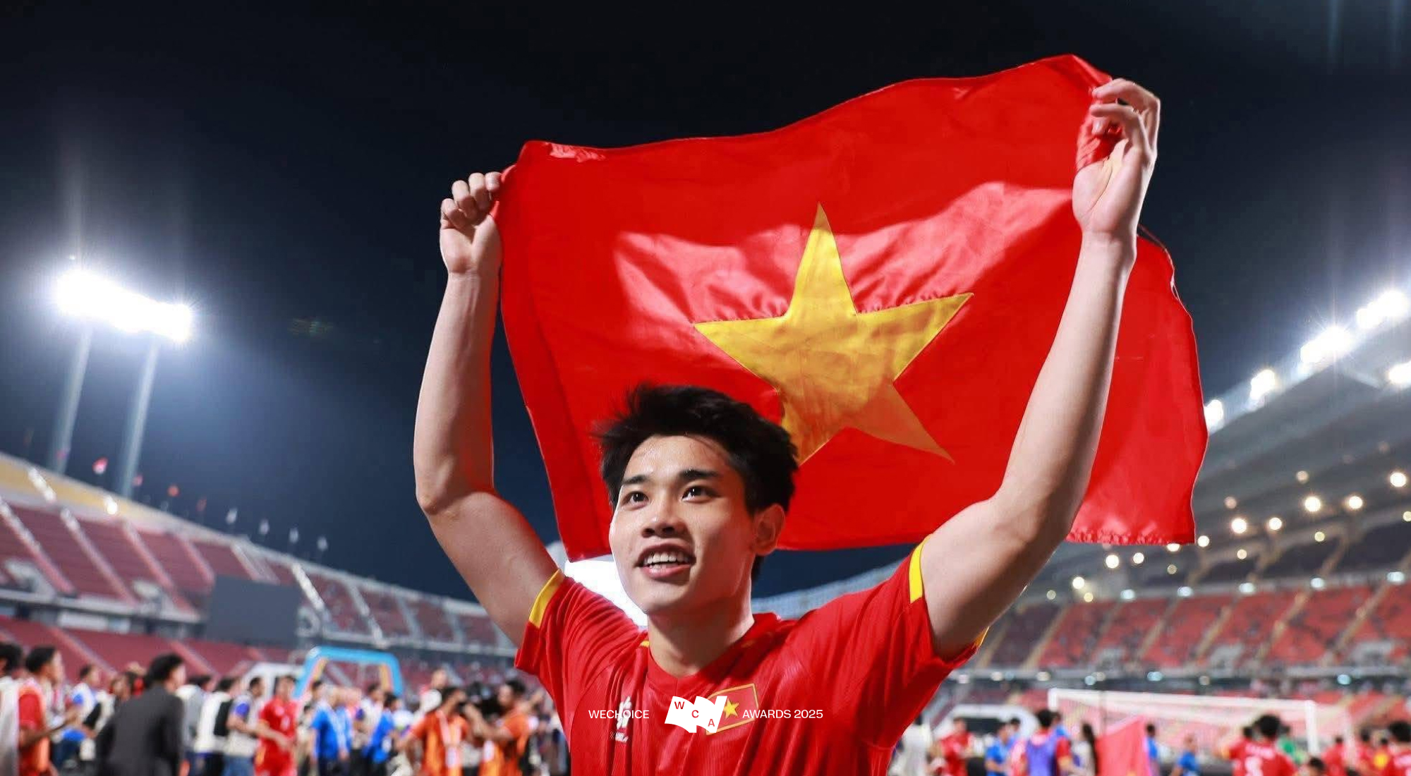 Viral ảnh Đ&igrave;nh Bắc bất ngờ xuất hiện ở trụ sở C&ocirc;ng an x&atilde;- Ảnh 2.