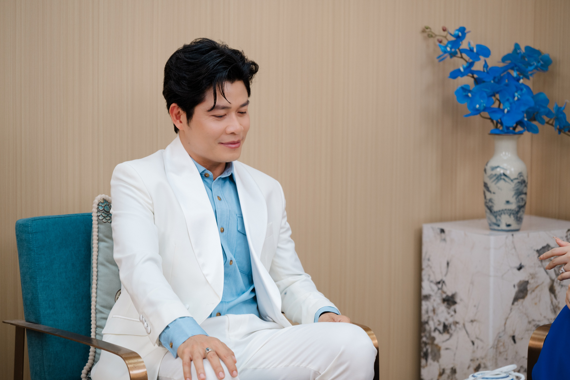 Từ hộp b&aacute;nh Danisa &ldquo;vạn năng&rdquo; đến bản hit 27 triệu view: C&aacute;ch nhạc sĩ Nguyễn Văn Chung v&agrave; V&otilde; Hạ Tr&acirc;m viết tiếp c&acirc;u chuyện tri &acirc;n- Ảnh 3.