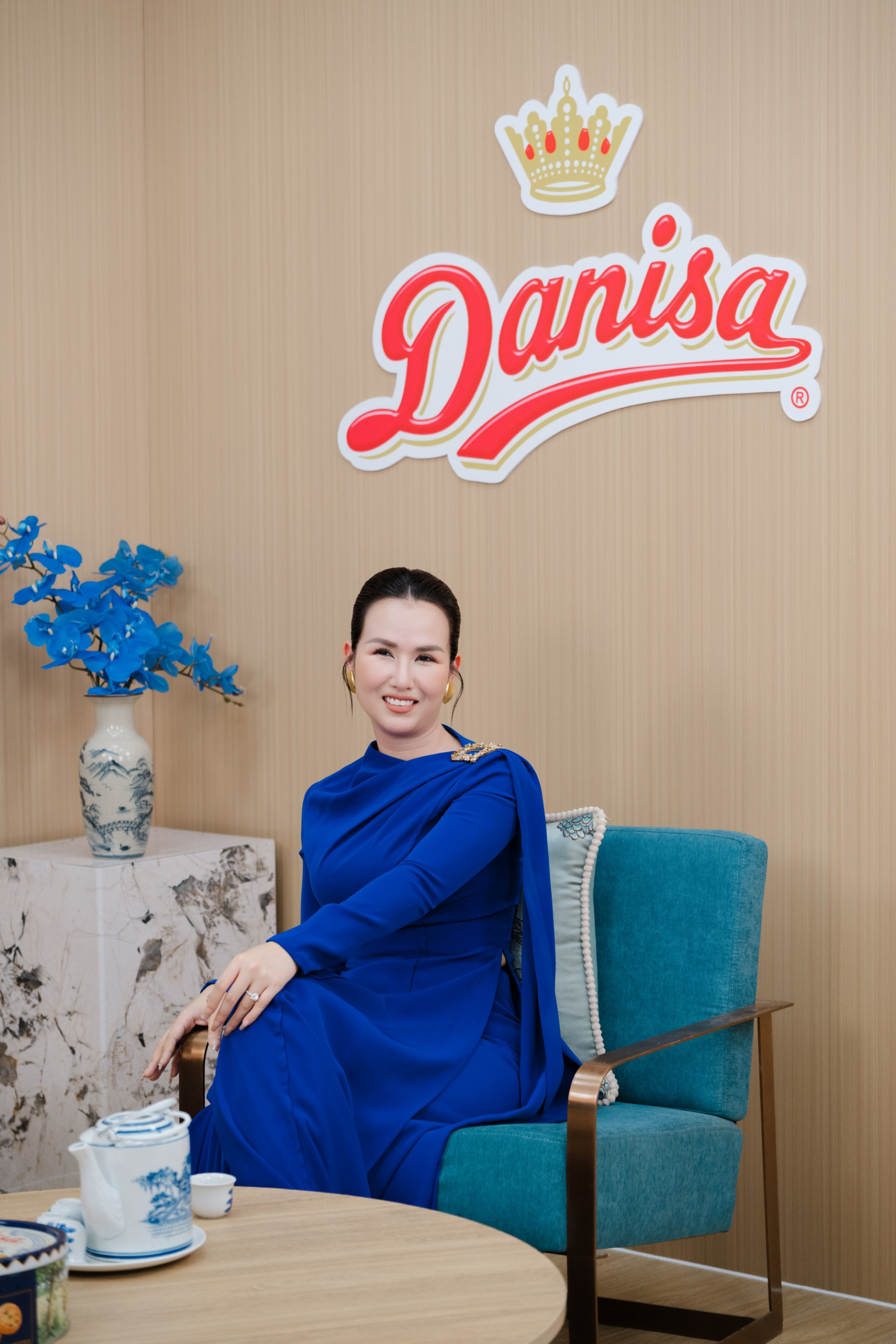 Từ hộp b&aacute;nh Danisa &ldquo;vạn năng&rdquo; đến bản hit 27 triệu view: C&aacute;ch nhạc sĩ Nguyễn Văn Chung v&agrave; V&otilde; Hạ Tr&acirc;m viết tiếp c&acirc;u chuyện tri &acirc;n- Ảnh 2.