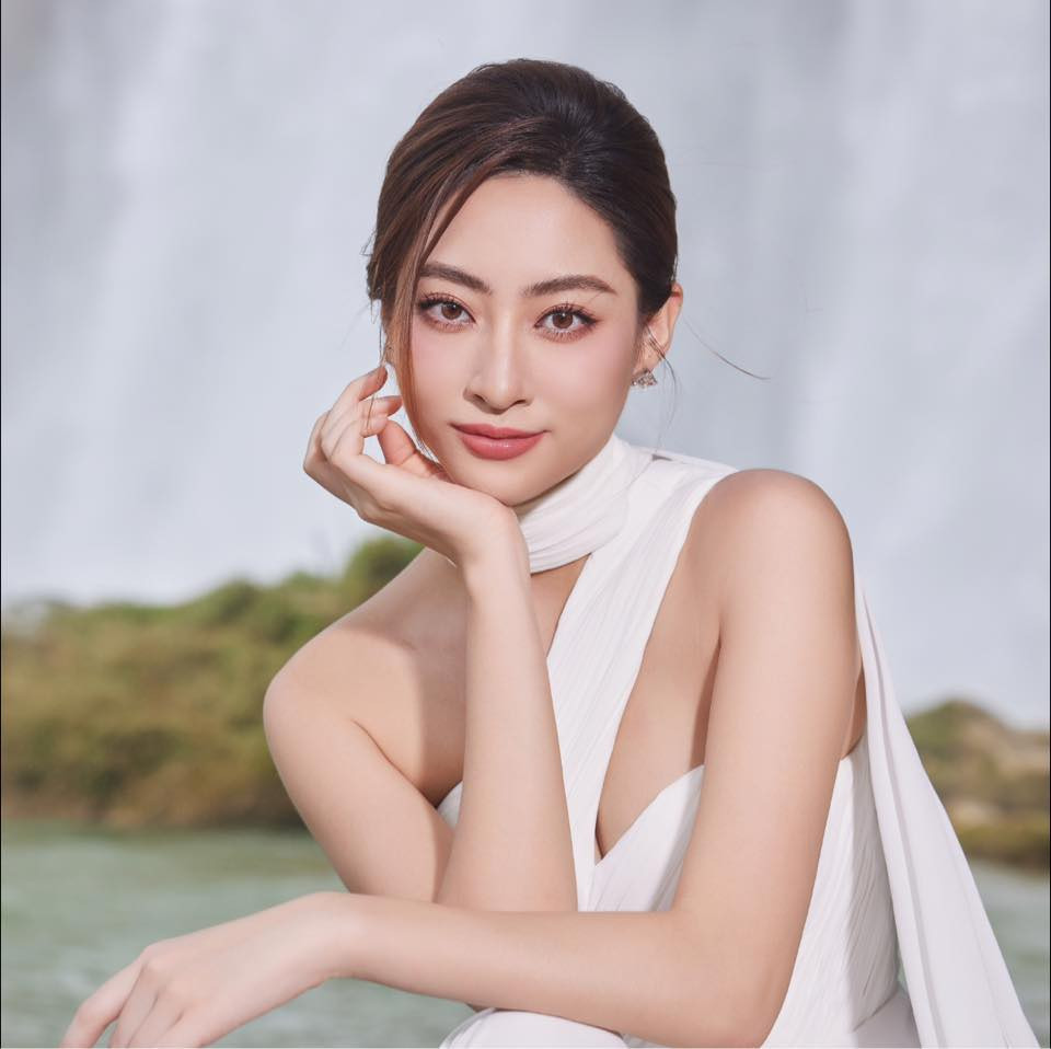 N&agrave;ng Hậu bị mẹ nhắn: "Con học b&agrave;i đi, đừng để họ bảo l&agrave;m hoa hậu học dốt nh&eacute;" - Học vấn hiện ra sao?- Ảnh 1.