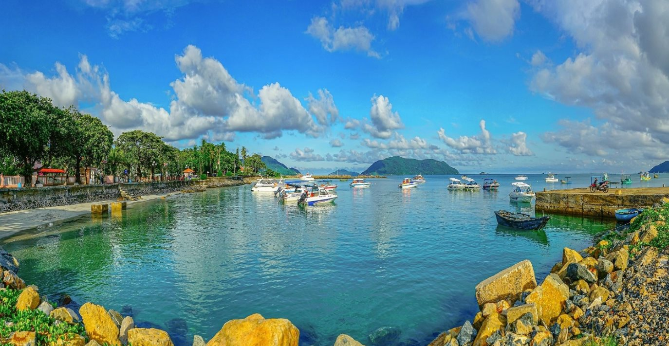 Kh&ocirc;ng phải Ph&uacute; Quốc, đ&acirc;y mới l&agrave; h&ograve;n đảo Việt Nam được tạp ch&iacute; Mỹ xếp hạng "top điểm nghỉ dưỡng trăng mật h&agrave;ng đầu thế giới": Tổng thu du lịch 2025 l&ecirc;n tới 3.000 tỷ đồng- Ảnh 5.