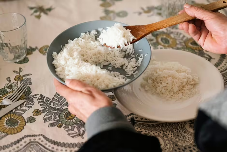 Người mắc đ&aacute;i th&aacute;o đường type 1 chia sẻ 3 c&aacute;ch "xử l&yacute;" cơm gi&uacute;p hạn chế tăng đường huyết- Ảnh 1.