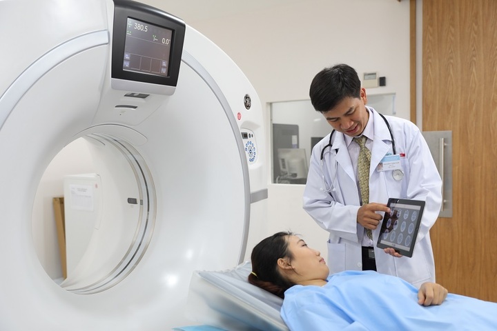 H&agrave; Nội đ&oacute;n b&aacute;c sĩ giỏi: Hỗ trợ tới 5,3 tỷ đồng, lo nh&agrave; ở, miễn học ph&iacute; cho con- Ảnh 1.