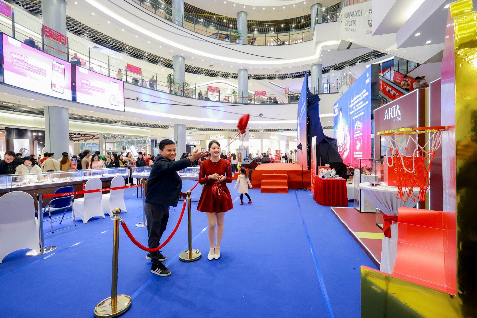 Vui như Tết c&ugrave;ng Isaac, B&ugrave;i C&ocirc;ng Nam tại chuỗi Tọa độ T&iacute;ch lộc xuy&ecirc;n Việt 2026 của PNJ- Ảnh 2.