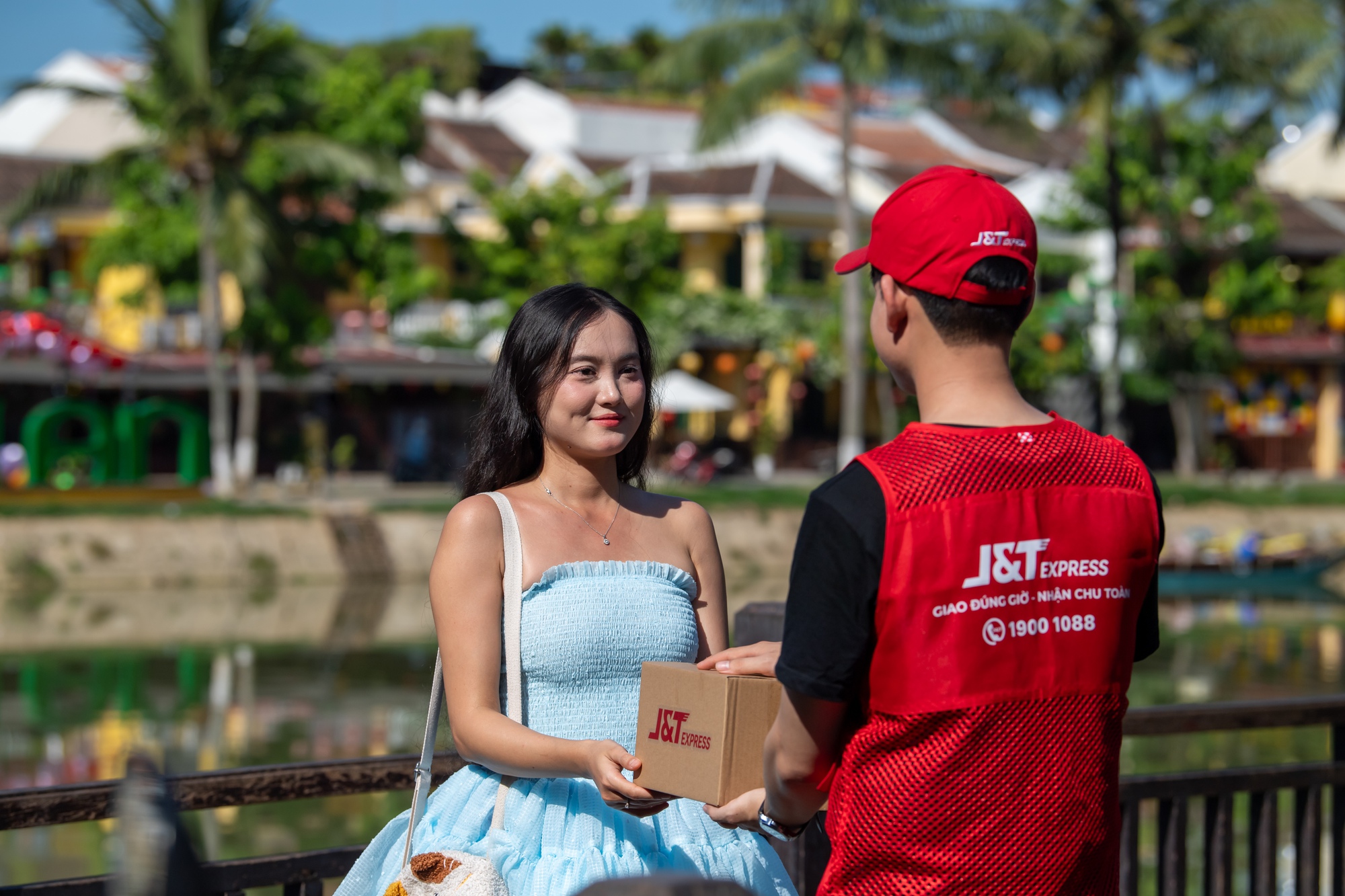 Valentine trong kỷ nguy&ecirc;n số: xa mặt nhưng kh&ocirc;ng c&aacute;ch l&ograve;ng chỉ với một "chạm"- Ảnh 1.