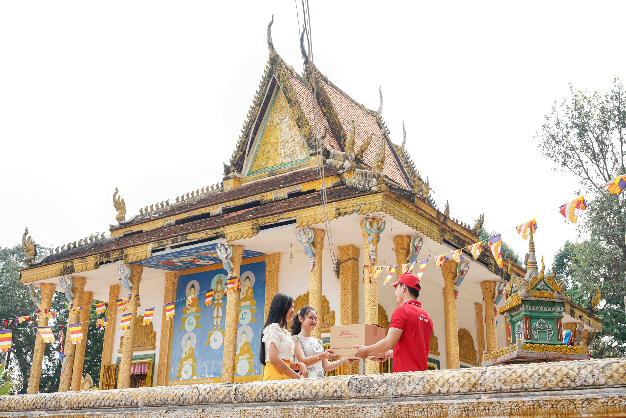 Valentine trong kỷ nguy&ecirc;n số: xa mặt nhưng kh&ocirc;ng c&aacute;ch l&ograve;ng chỉ với một "chạm"- Ảnh 2.