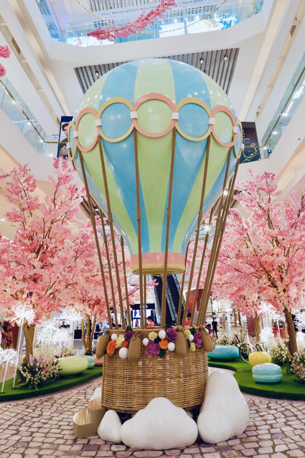 Giới trẻ rủ nhau &ldquo;l&ecirc;n m&acirc;y&rdquo; đ&oacute;n tết tại Crescent Mall với rừng đ&agrave;o v&agrave; khinh kh&iacute; cầu si&ecirc;u mộng mơ- Ảnh 2.