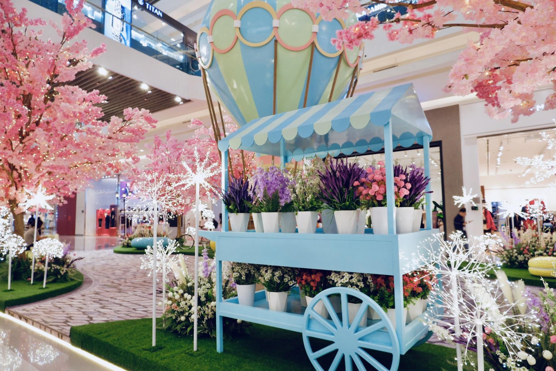 Giới trẻ rủ nhau &ldquo;l&ecirc;n m&acirc;y&rdquo; đ&oacute;n tết tại Crescent Mall với rừng đ&agrave;o v&agrave; khinh kh&iacute; cầu si&ecirc;u mộng mơ- Ảnh 3.