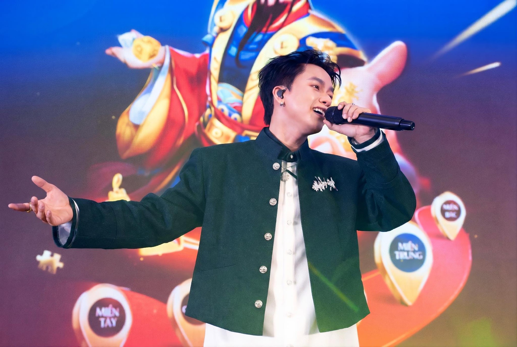 Vui như Tết c&ugrave;ng Isaac, B&ugrave;i C&ocirc;ng Nam tại chuỗi Tọa độ T&iacute;ch lộc xuy&ecirc;n Việt 2026 của PNJ- Ảnh 4.