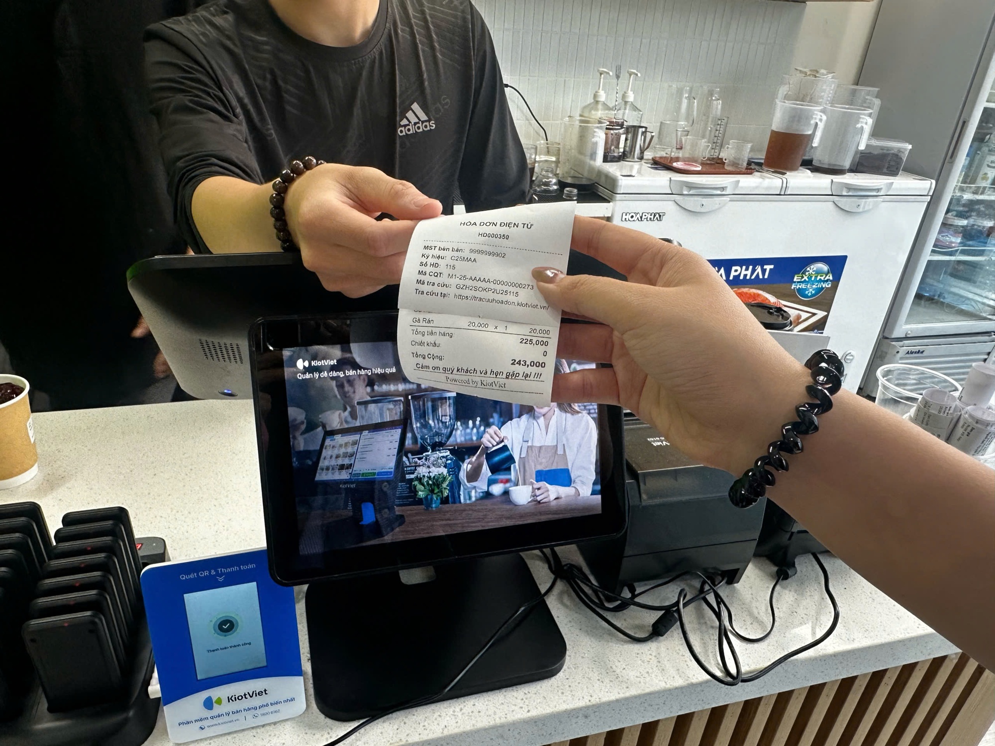 B&aacute;n b&aacute;nh m&igrave; từ 5.000 đồng nhưng xuất h&oacute;a đơn mất đến 1.000 đồng, hộ kinh doanh k&ecirc;u &acirc;m vốn: Cục Thuế n&oacute;i g&igrave;?- Ảnh 1.