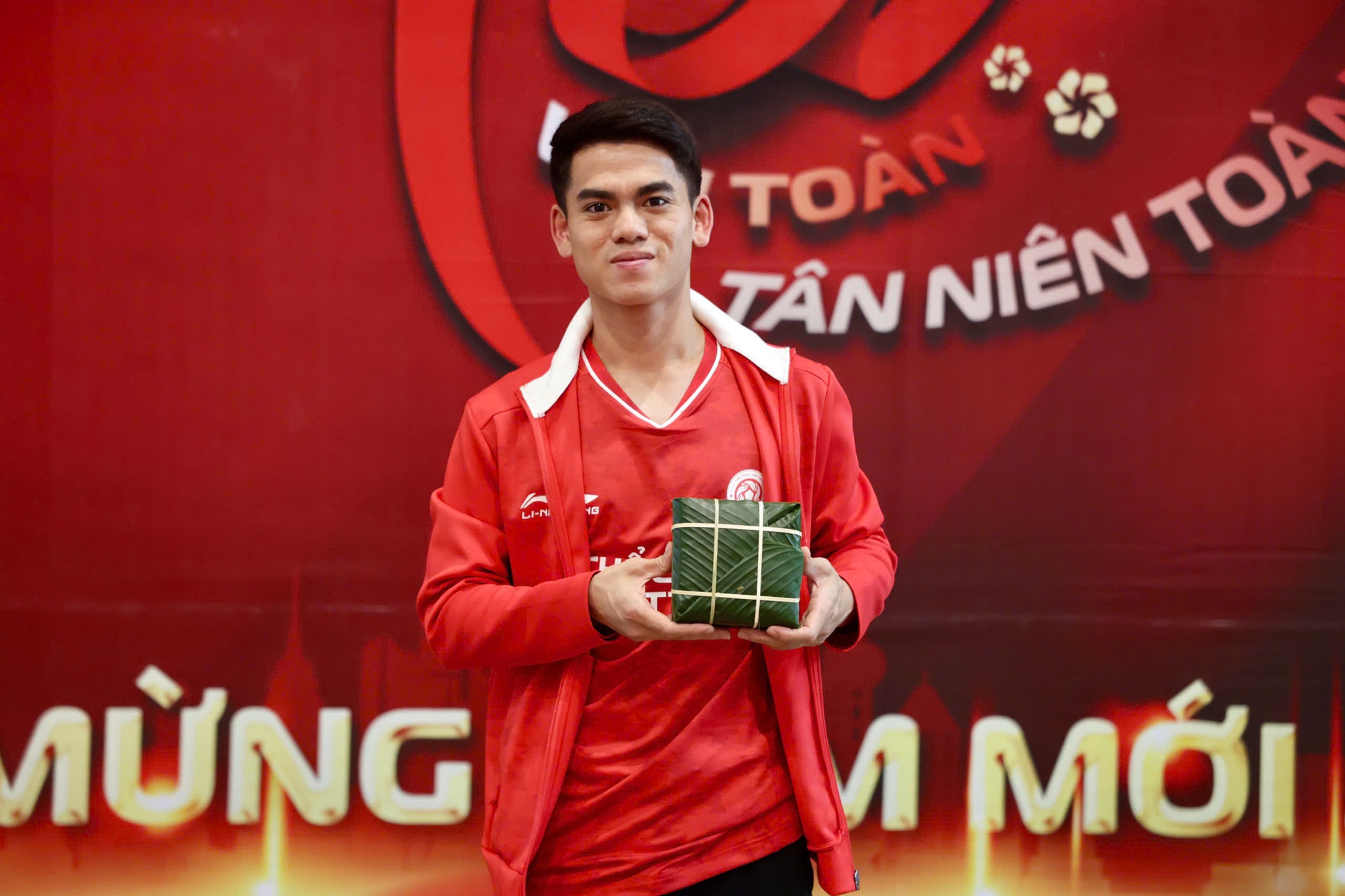 Khuất Văn Khang trổ t&agrave;i g&oacute;i b&aacute;nh chưng- Ảnh 1.