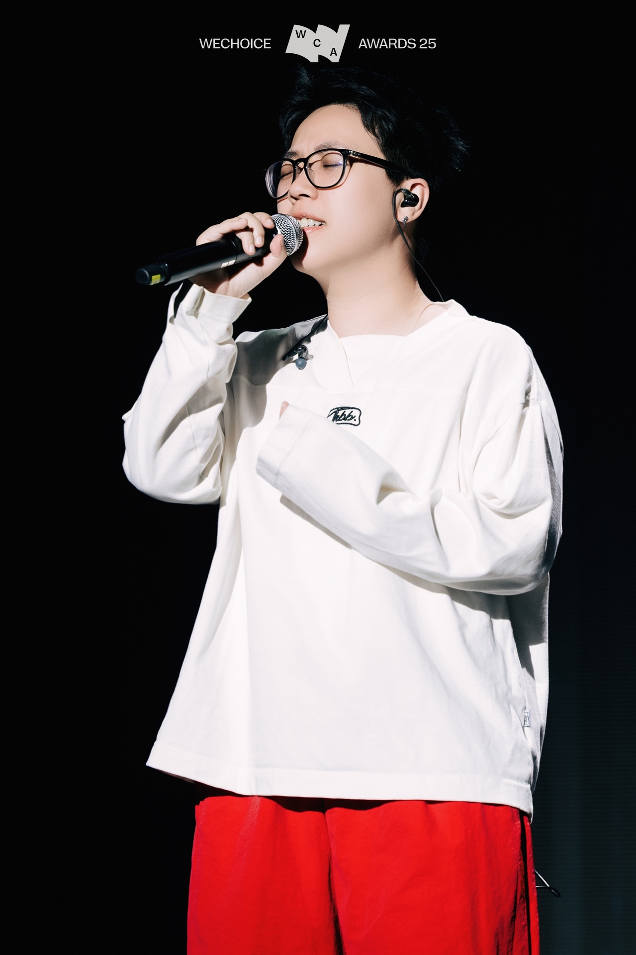 Ngay l&uacute;c n&agrave;y: buitruonglinh - CONGB đổ bộ tổng duyệt WeChoice Awards, 1 Anh Trai vừa h&aacute;t xong th&igrave; bỏ chạy- Ảnh 3.