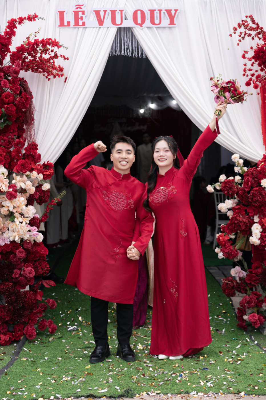 Đ&aacute;m cưới cặp đ&ocirc;i s&aacute;t v&aacute;ch ở Bắc Ninh: C&ocirc; d&acirc;u chưa kh&oacute;c xong đ&atilde; về đến nh&agrave; chồng, đ&atilde;i 220 m&acirc;m cỗ- Ảnh 2.