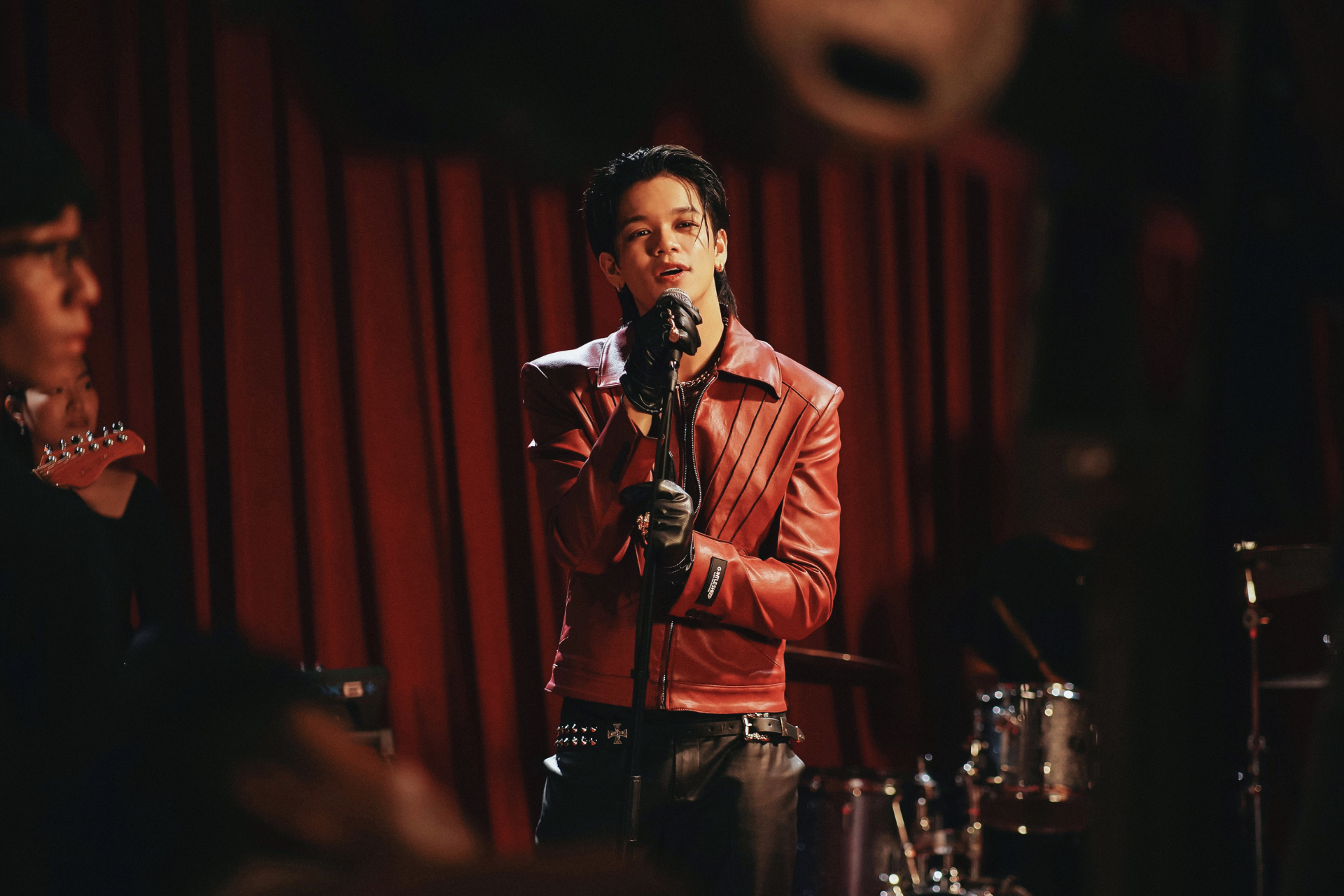 Chiếc &ldquo;m&aacute;y bay giấy&rdquo; của (S)TRONG Trọng Hiếu: Kh&eacute;p lại 10 năm &ldquo;đủ nắng&rdquo; rực rỡ, chạm tới bao tr&aacute;i tim y&ecirc;u nhạc- Ảnh 3.