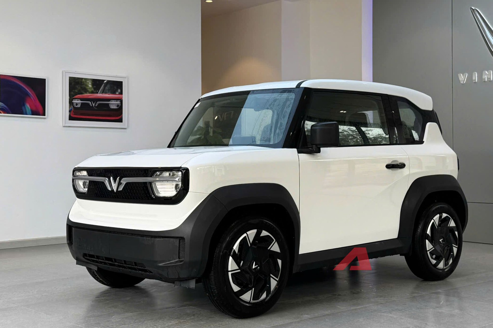 Ảnh thực tế VinFast VF 3 Plus gi&aacute; 315 triệu đồng: Gương điện lớn hơn chỉnh tr&ecirc;n m&agrave;n h&igrave;nh, camera l&ugrave;i t&iacute;ch hợp, c&oacute; ốp m&acirc;m đi k&egrave;m- Ảnh 1.