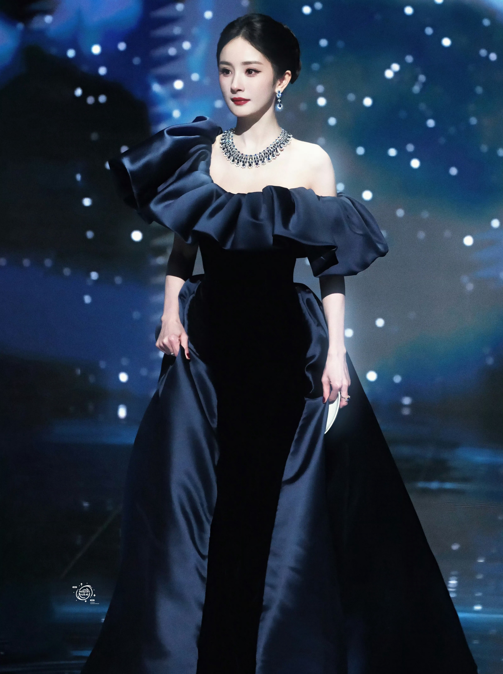 Mỹ nh&acirc;n đẹp nhất Đ&ecirc;m hội Weibo: Thần th&aacute;i cao sang như d&aacute;t v&agrave;ng l&ecirc;n mặt, đỉnh ph&aacute;t hờn lu&ocirc;n đấy- Ảnh 2.